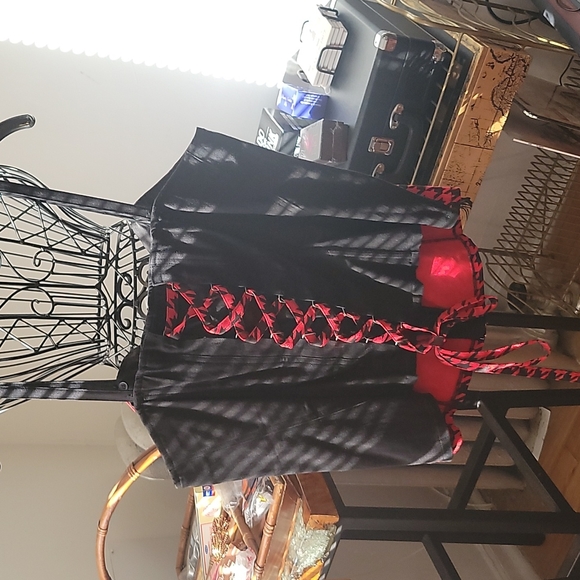 Corset - Picture 2 of 4